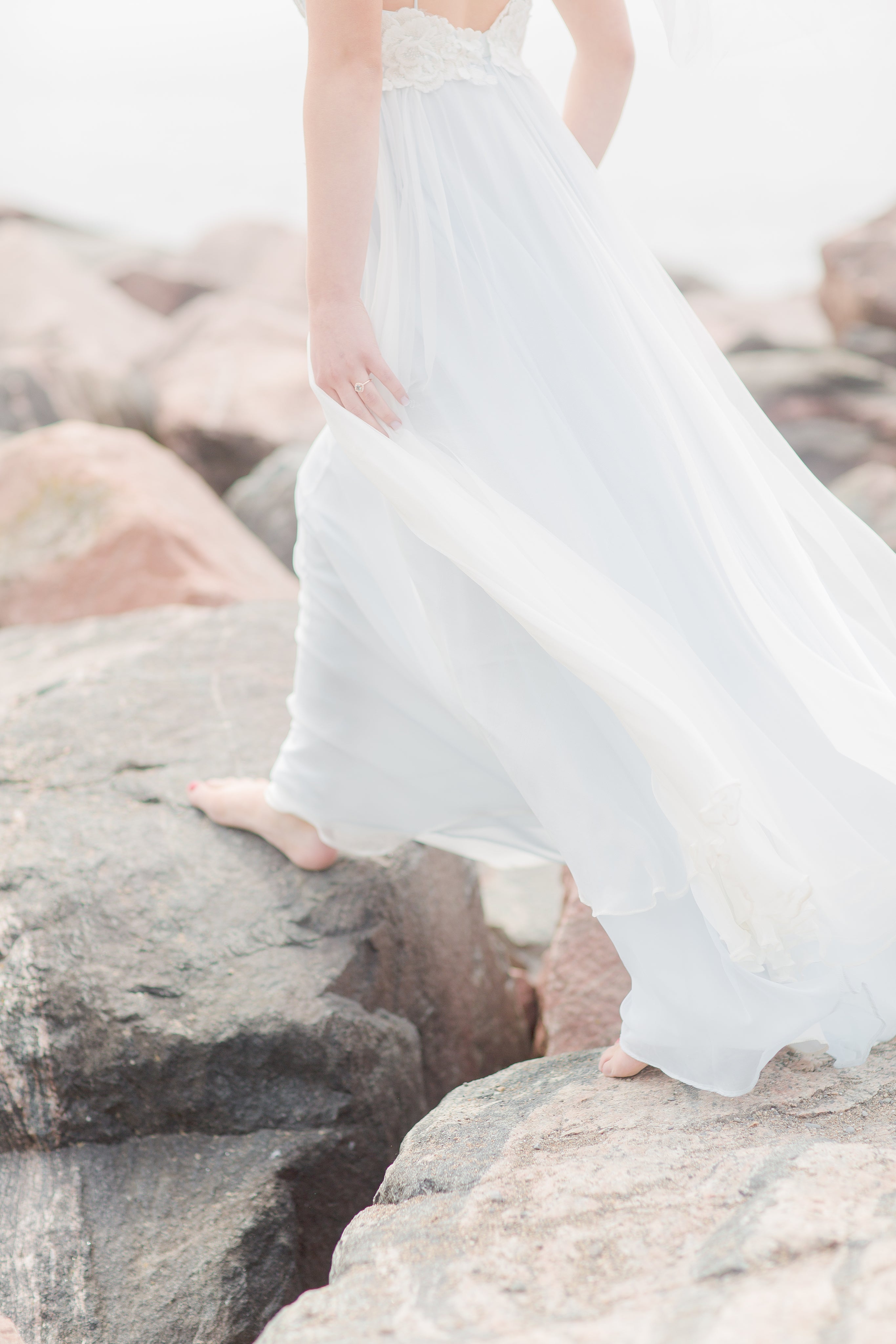 white-dresses-and-bare-feet.jpg